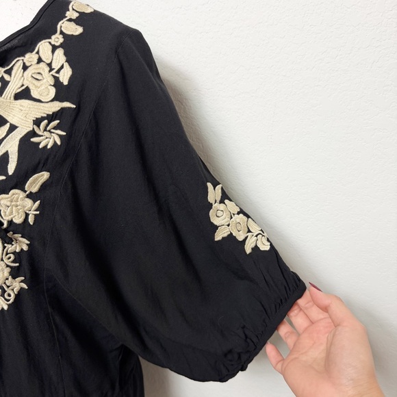 METROPARK BLACK EMBROIDERED FLORAL WOMEN DRESS MEDIUM SEEN ON VANESSA HUDGENS - Picture 5 of 6